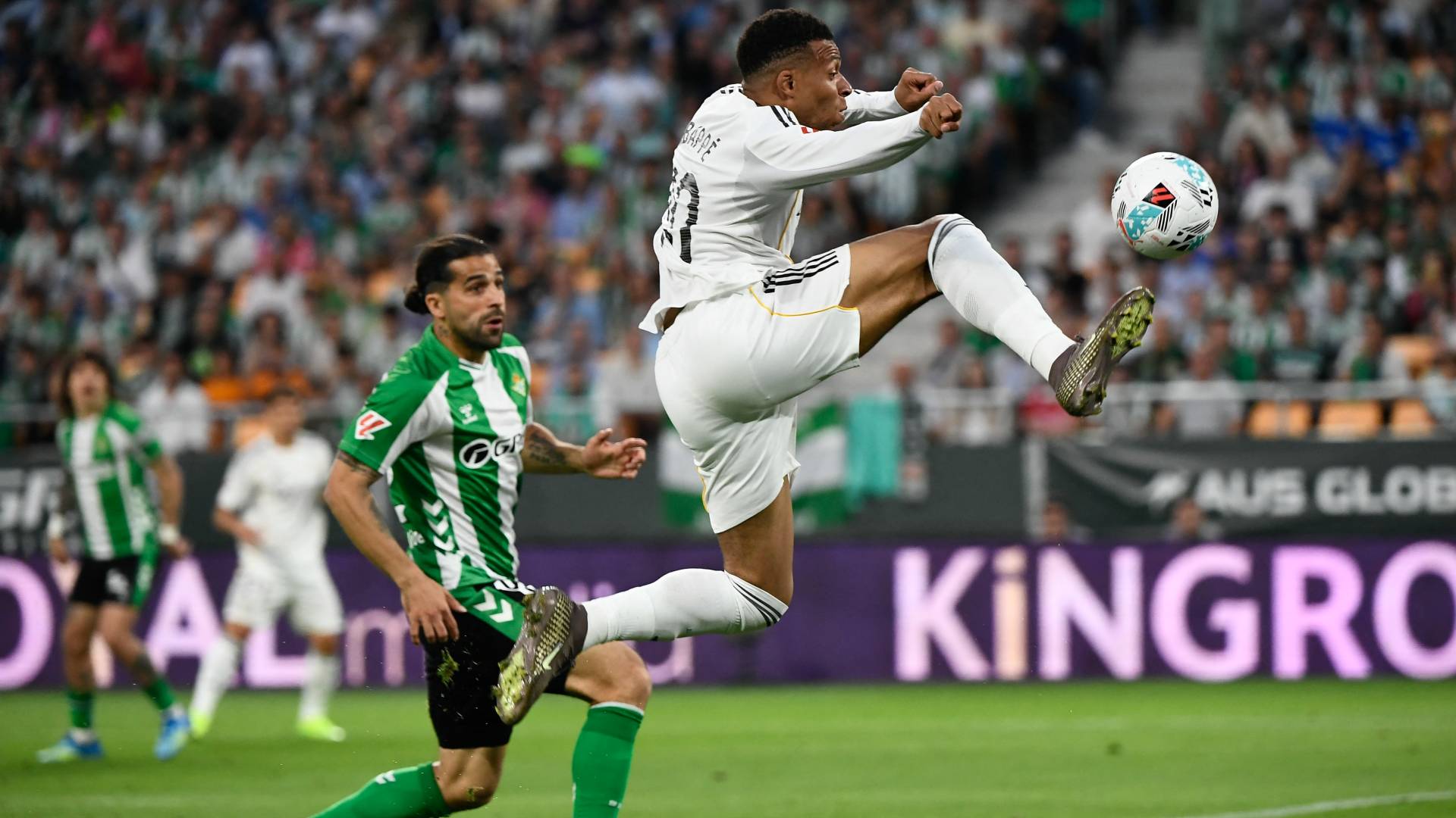 لاعب ريال مدريد مبابي في لقطة من الدوري الاسباني