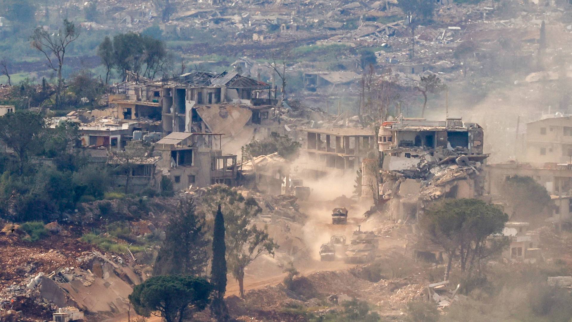 آثار ضربات الاحتلال على الجنوب اللبناني