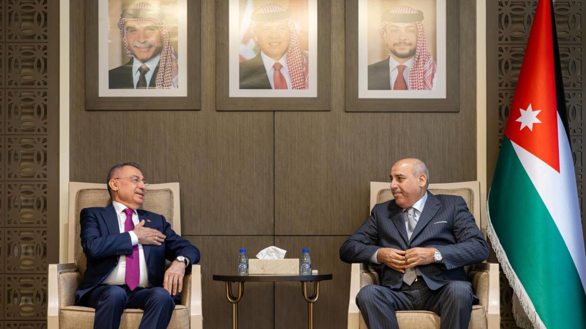 رئيس مجلس النواب مازن القاضي رئيس لجنة الشؤون الخارجية في البرلمان التركي فؤاد أوكتاي