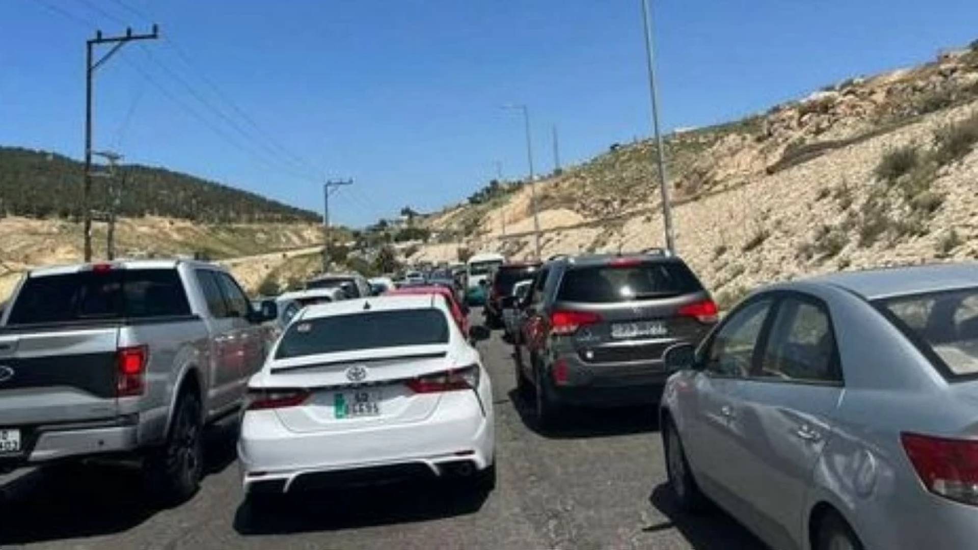 وفاة وإصابات إثر حادث سير على طريق إربد–عمان | فيديو