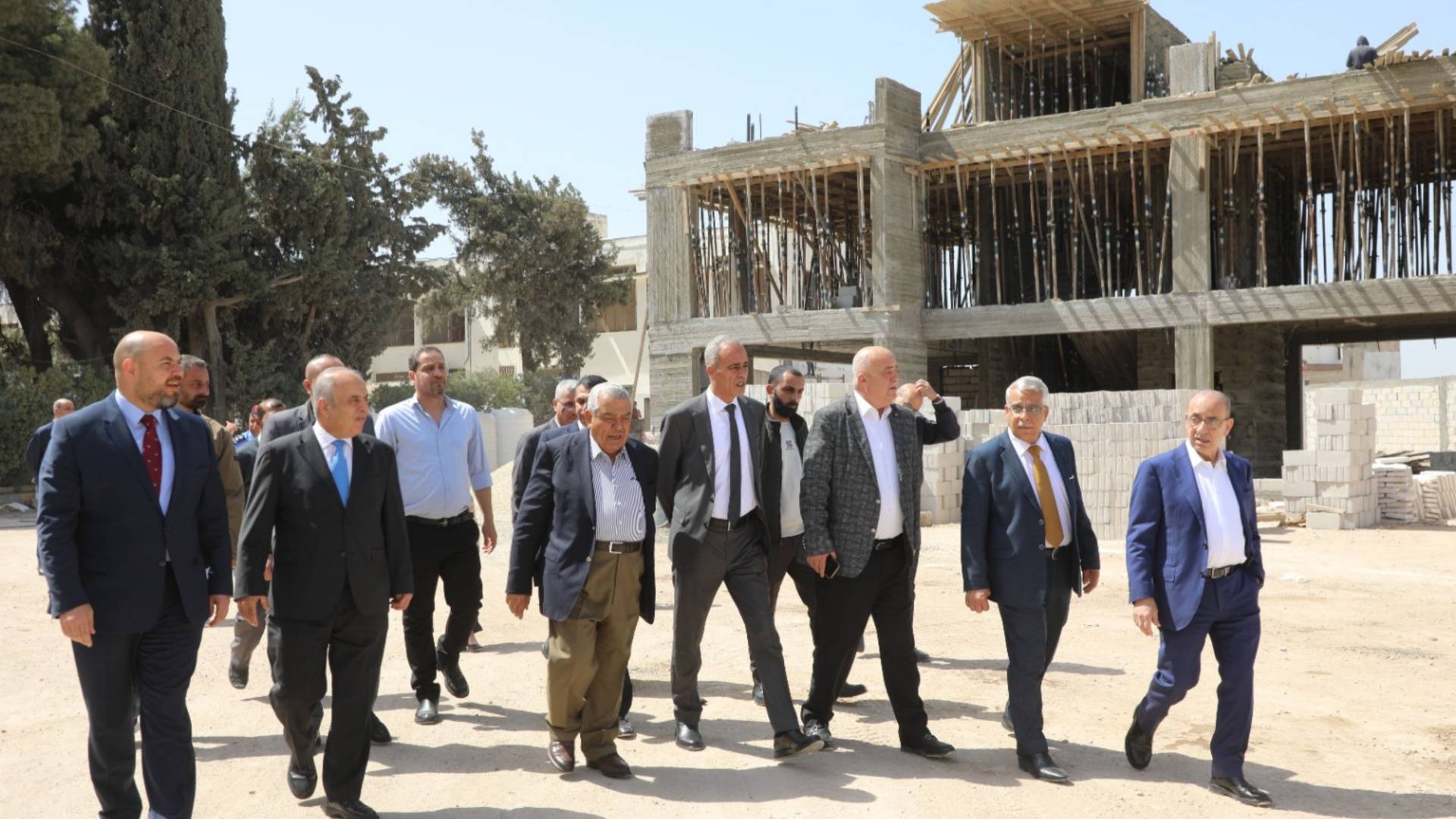 وزيرا الإدارة المحلية والتربية والتعليم يتفقدان سير العمل في مشروع تطوير تل إربد وسط المدينة