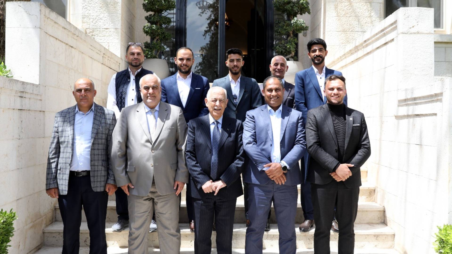 رئيس الديوان الملكي الهاشمي يلتقي وفدا من "أكاديمية شباب الكرك"