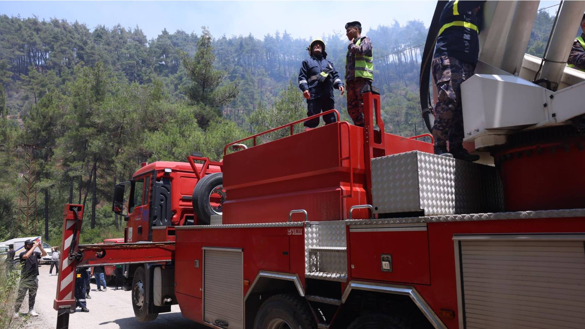 كوادر الدفاع المدني