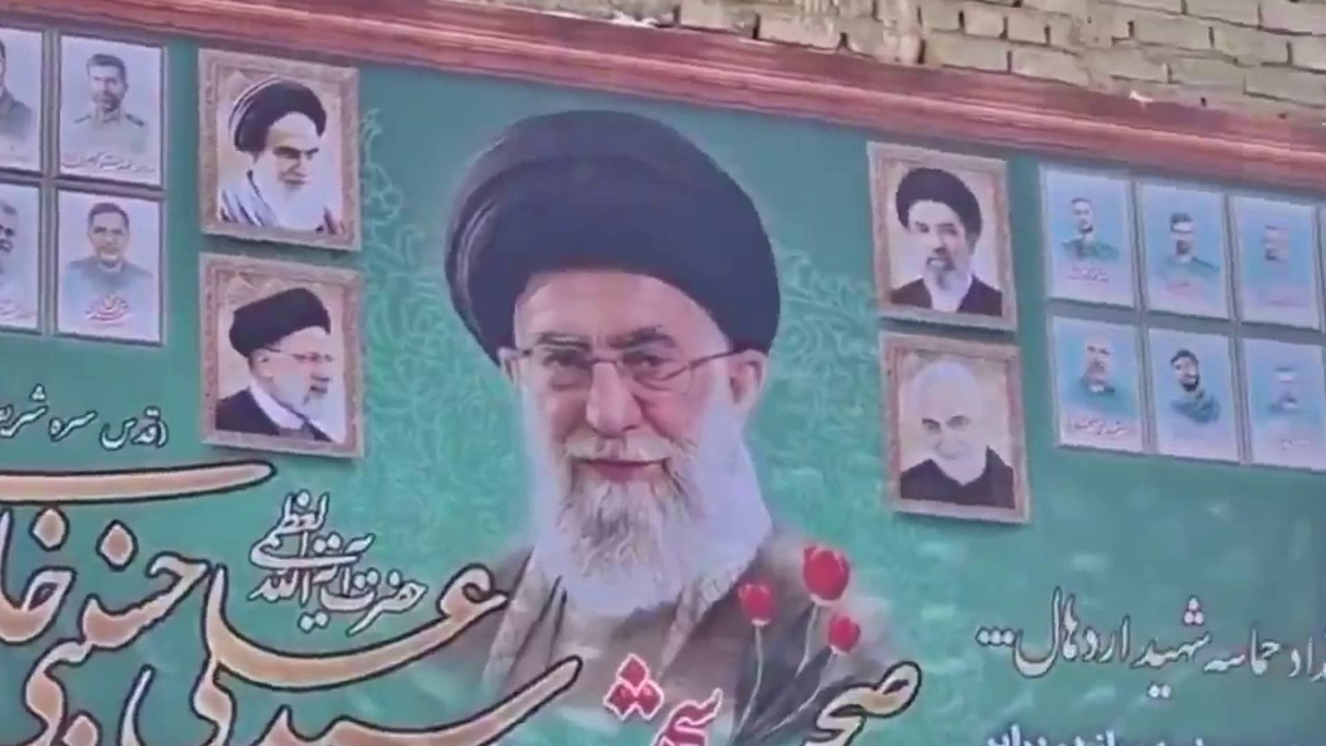 ظهور مجتبى خامنئي في جدارية "تذكارية" يجدد الجدل حول حالته الصحية