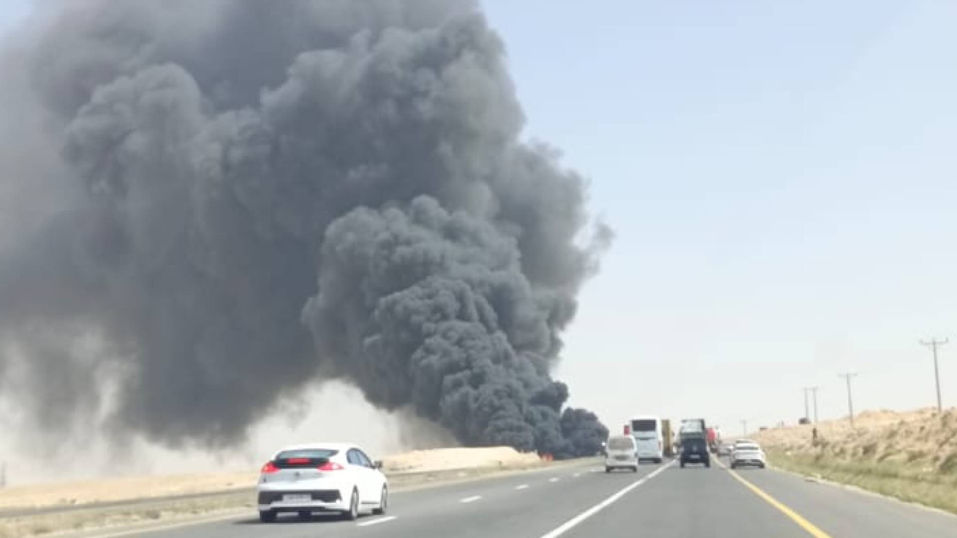 حريق على طريق اللجون الصحراوي