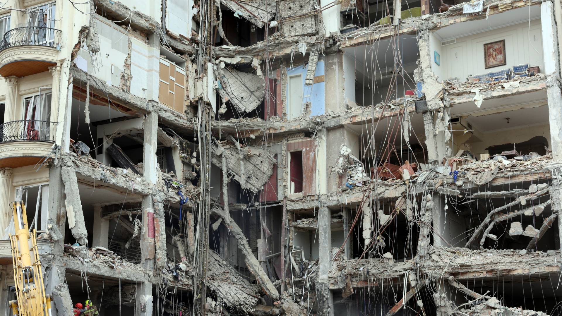 القصف على طهران