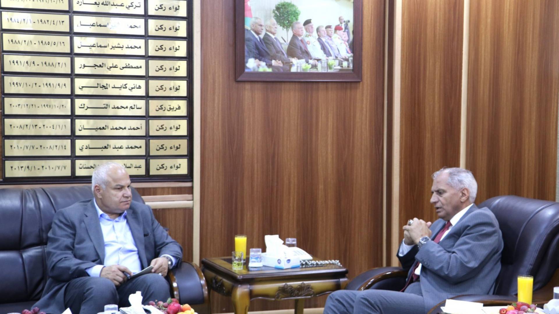 مدير عام المؤسسة الاقتصادية والاجتماعية للمتقاعدين العسكريين والمحاربين القدامى، اللواء الركن المتقاعد عدنان الرقاد و وزير العمل خالد البكار