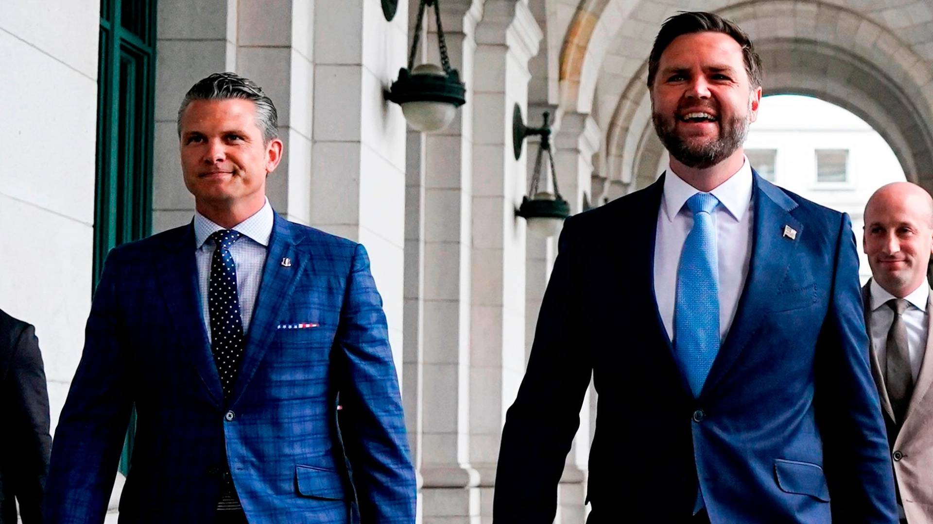 نائب الرئيس الأمريكي جي دي فانس ووزير الحرب الأمريكي بيت هيغسيث