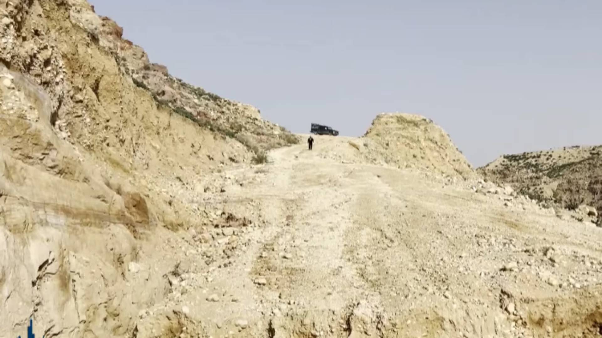 بين وعود "الأشغال" والواقع المرير.. سيول مادبا تعزل المزارع وسلطة وادي الأردن تتعهد بالحلول