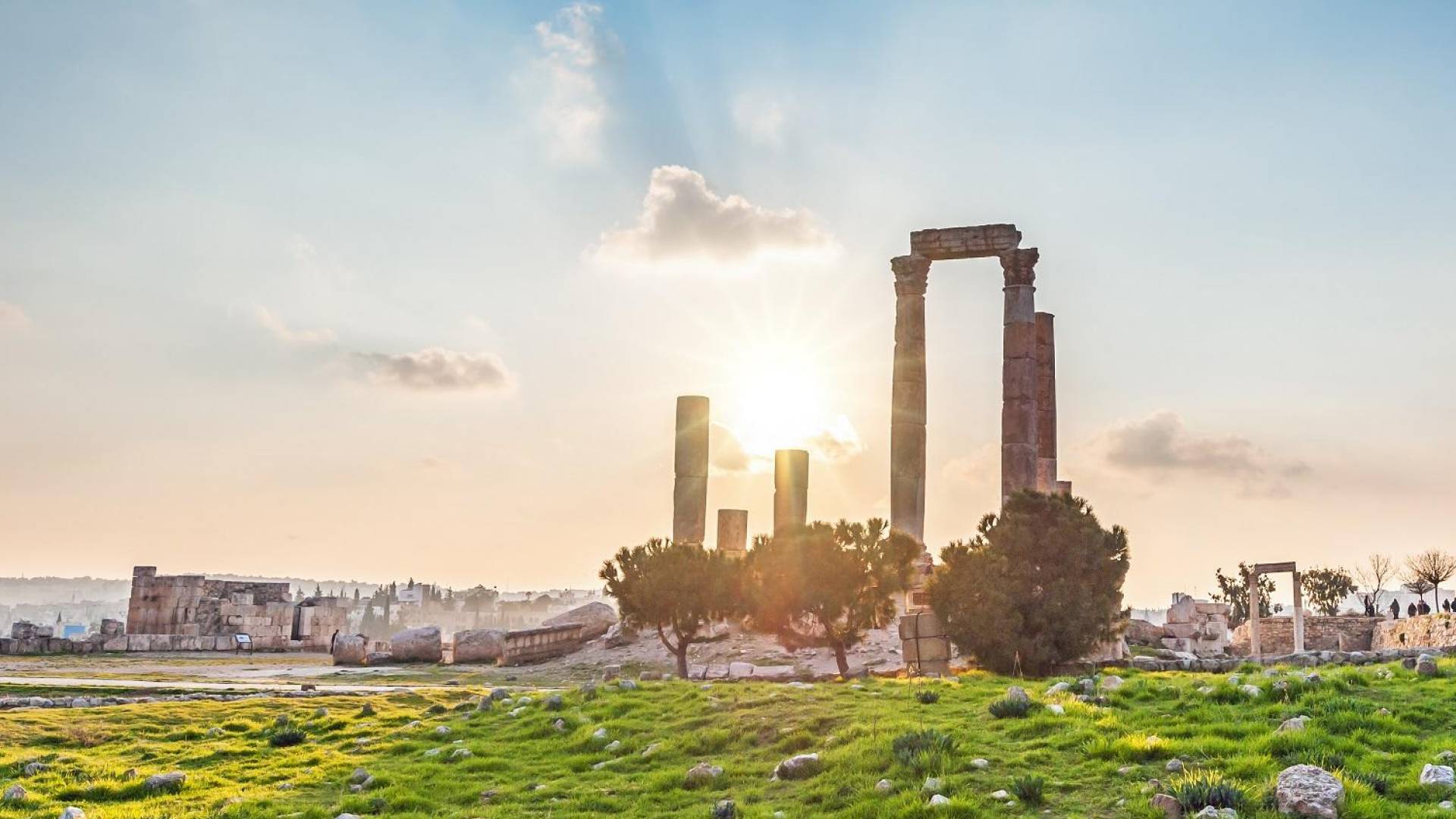 أجواء مشمسة في عمان