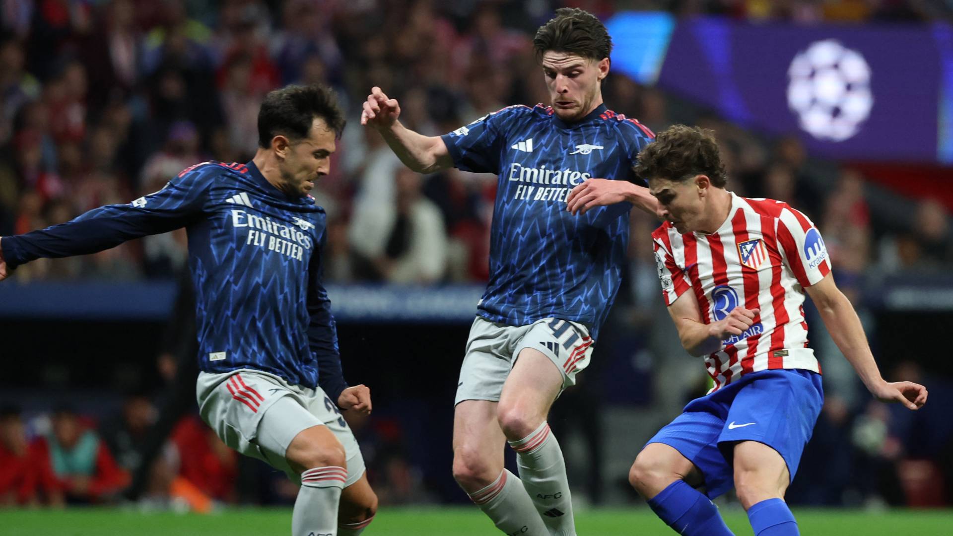 لاعبي اتلتيكو مدريد وأرسنا