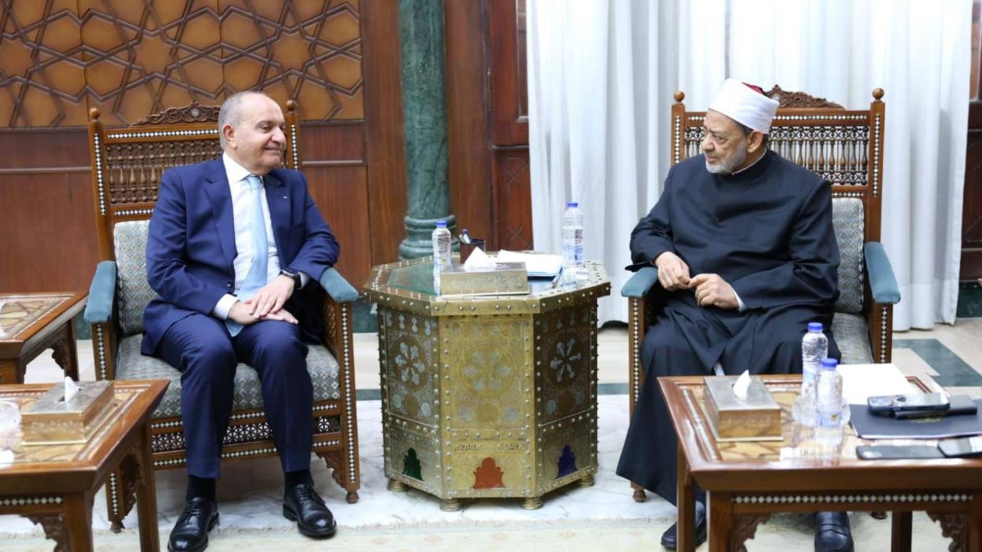 السفير العضايلة خلال لقائه فضيلة شيخ الأزهر