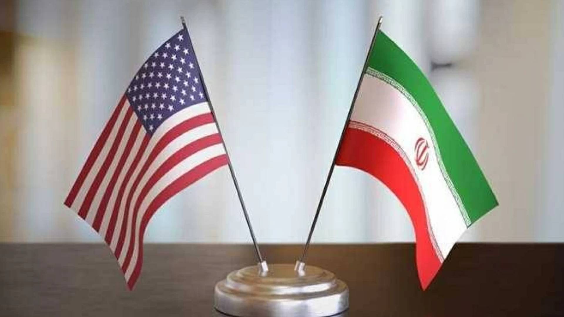 علم إيران وأمريكا