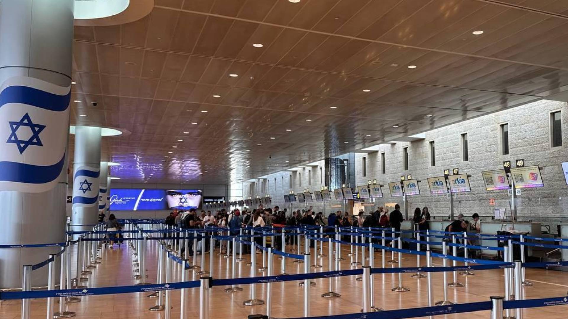 مطار بن غوريون في تل أبيب
