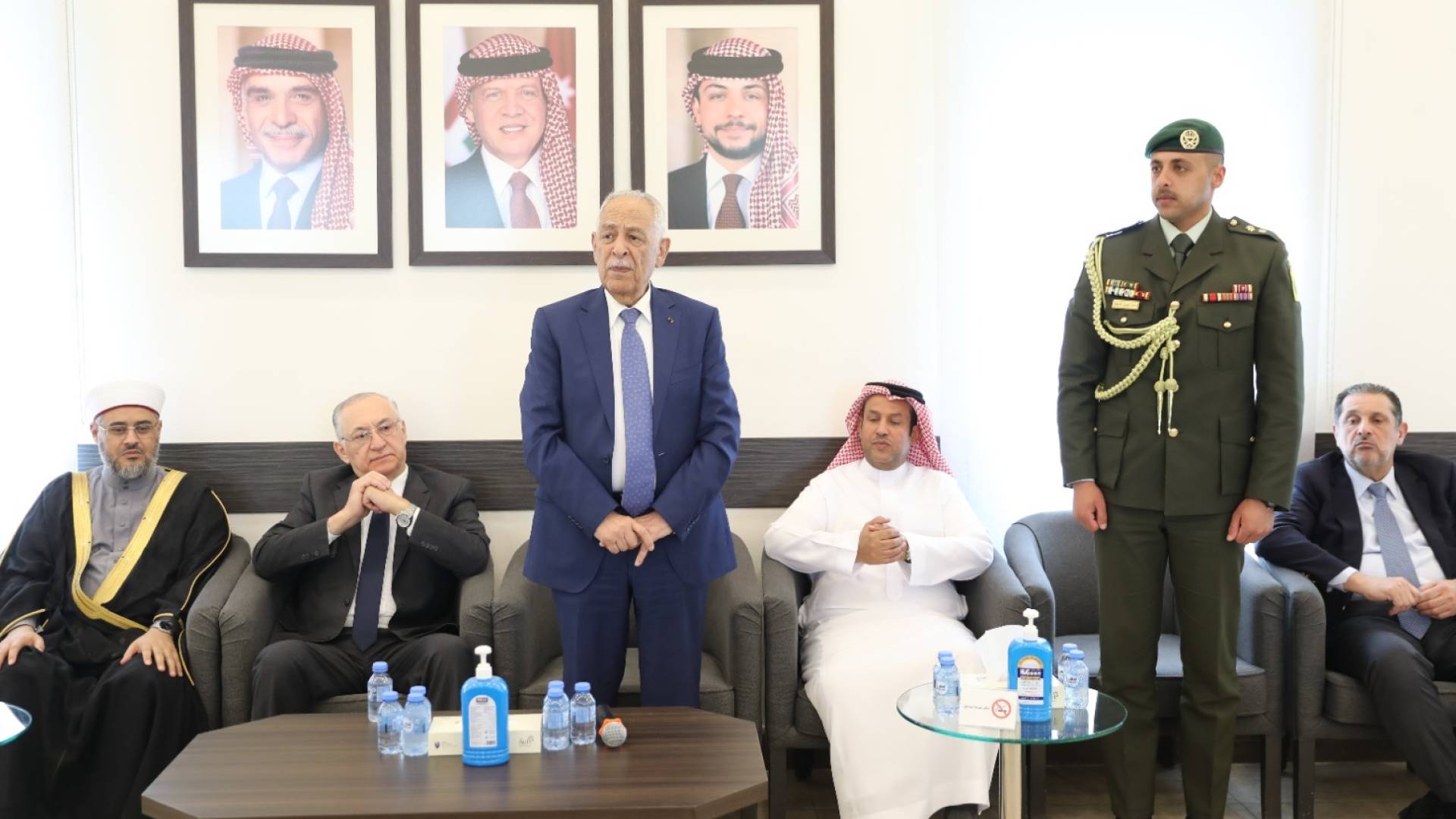 مندوبا عن الملك وولي العهد.. العيسوي يعزي عشيرة حجازي
