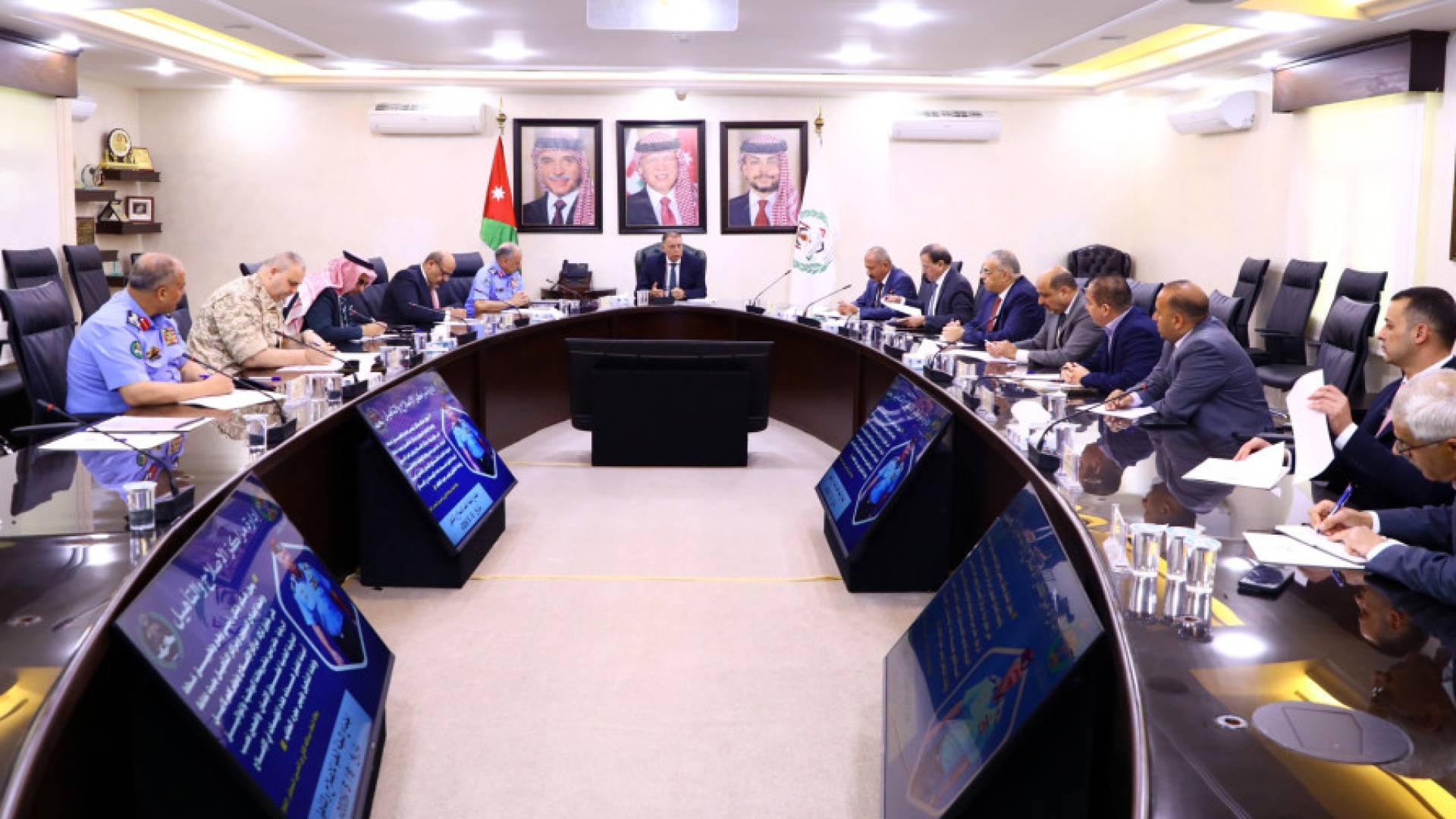 مازن الفراية خلال الاجتماع