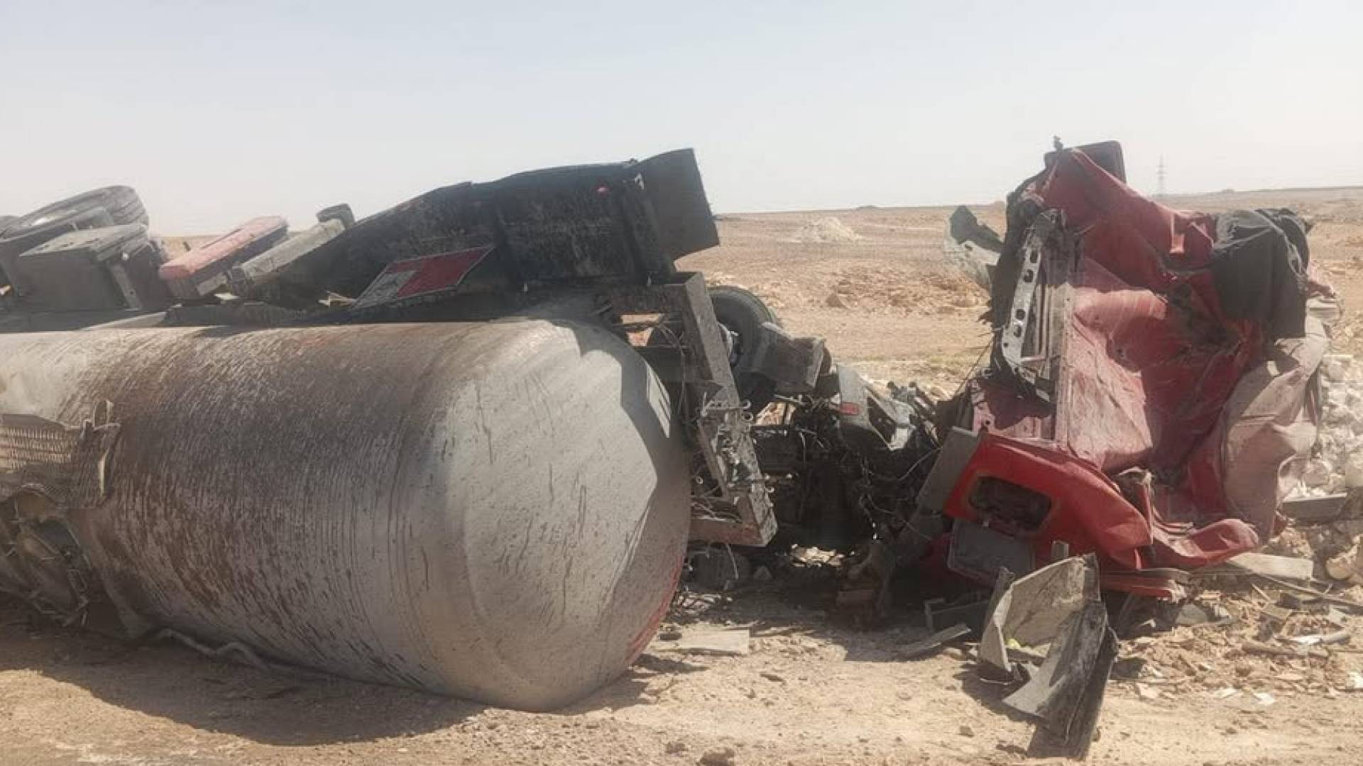 حادث تدهور صهريج فسفوريك على طريق معان/الجفر