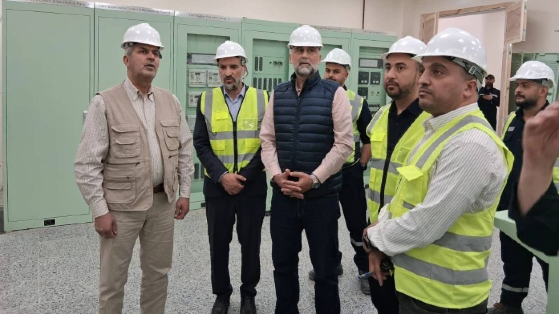 الخرابشة والبطاينة يتفقدان مشروع محطة تحويل الزرقاء الصناعية
