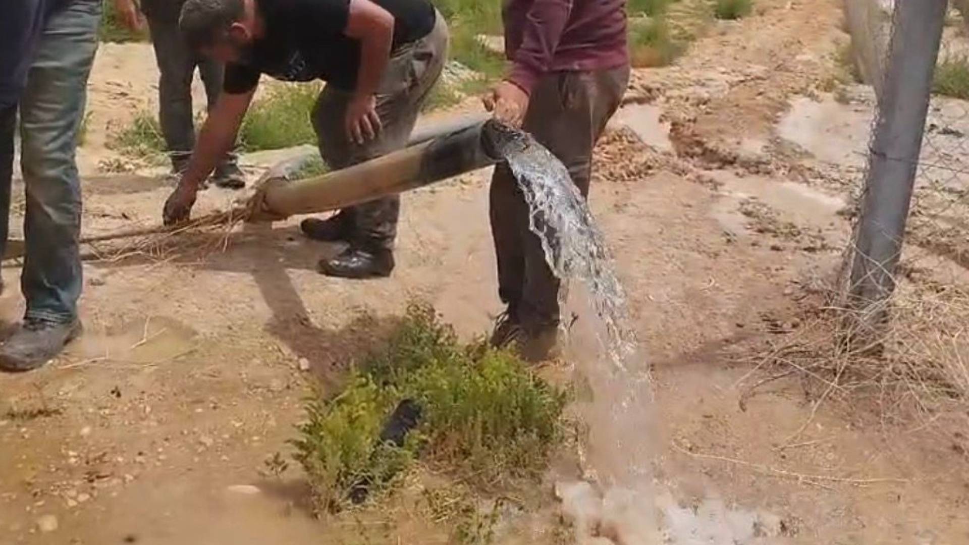 خطوط مياه
