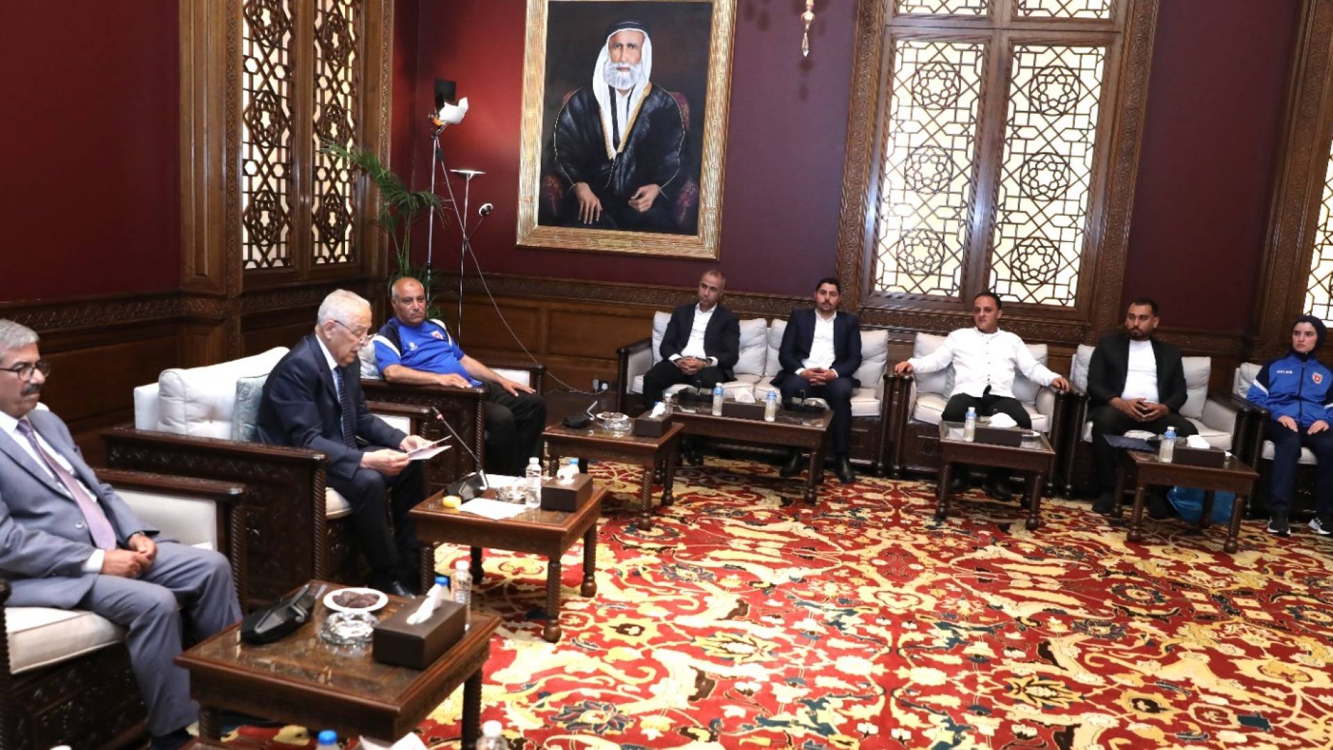 رئيس الديوان الملكي يلتقي وفدين من مؤسسة منى الفياض للتراث ونادي الراية