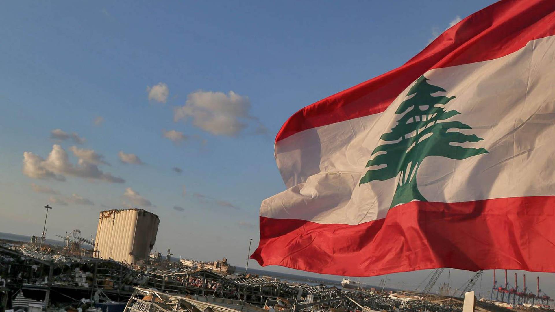 العلم اللبناني