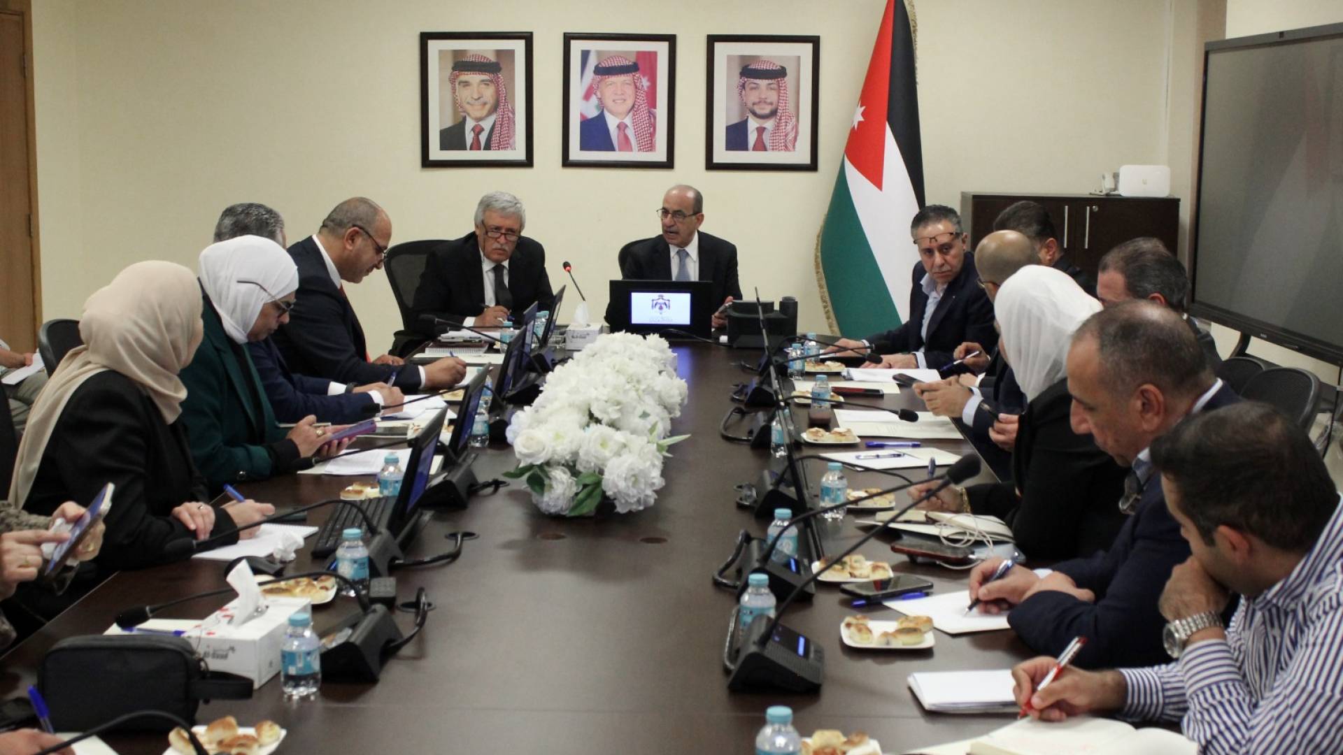 وزراء النقل والصناعة يبحثون آليات تشغيل الأردنيين عبر تطوير نقل المدن الصناعية