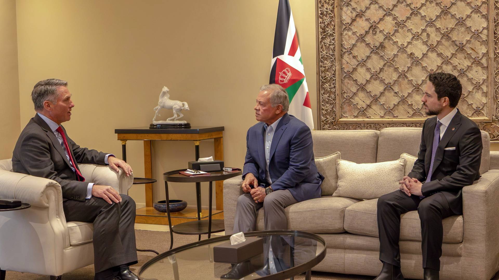 الملك يستقبل وزير الدفاع الأسترالي ريتشارد مارلز