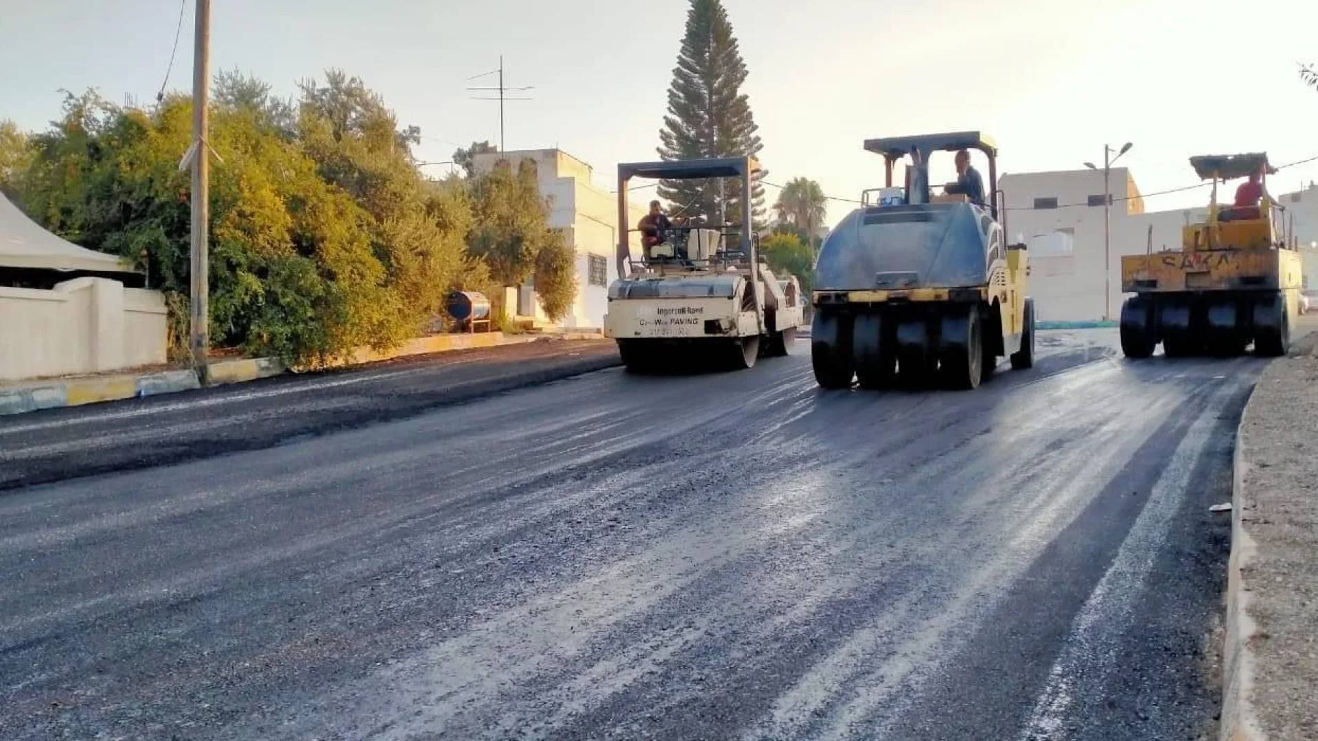 أعمال تعبيد وتزفيت في عمان