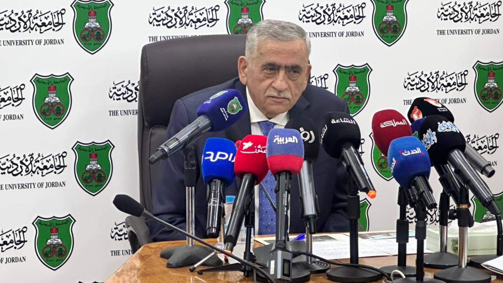 رئيس الجامعة الأردنية الدكتور نذير عبيدات