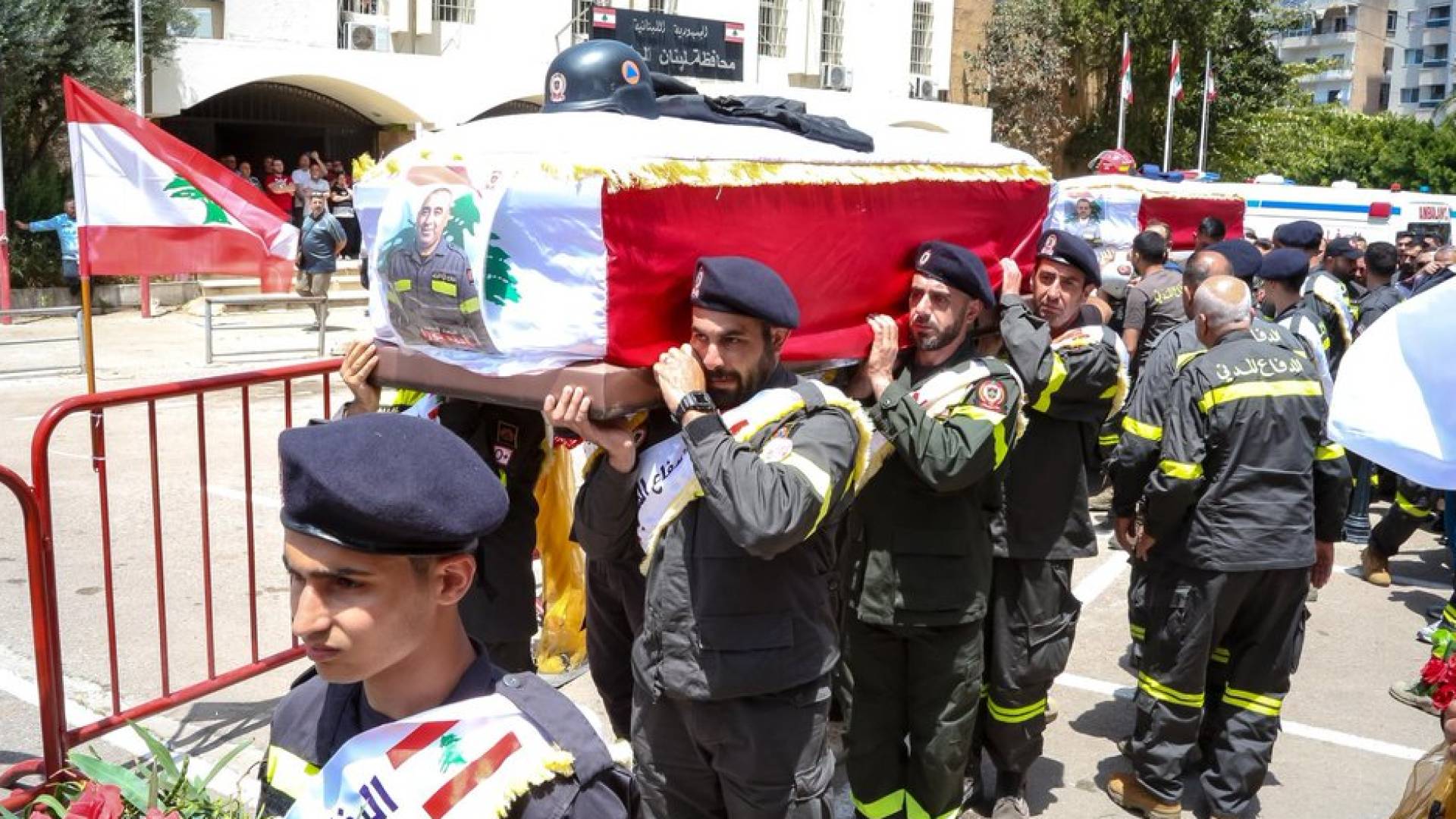تشييع شهيد في الدفاع المدني اللبناني