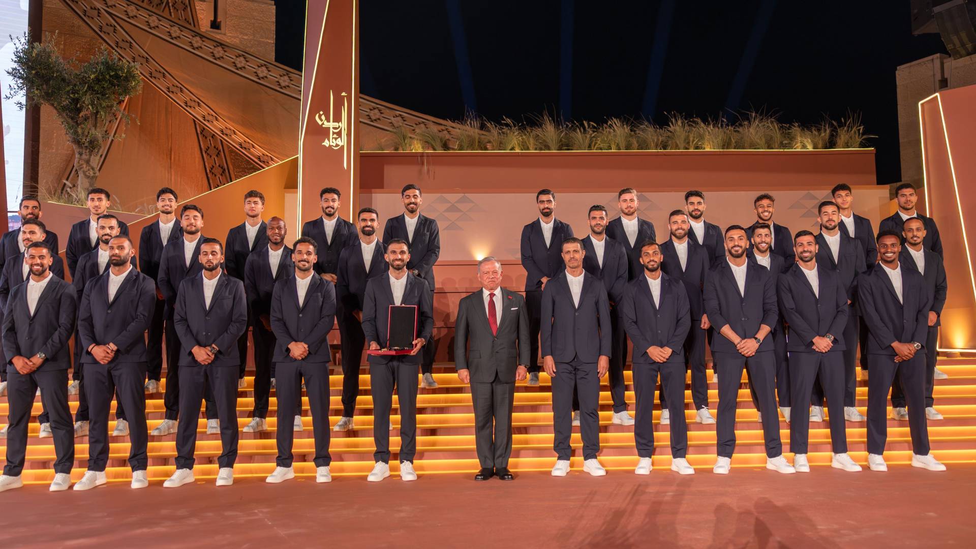 تكريم جلالة الملك للاعبي المنتخب الوطني