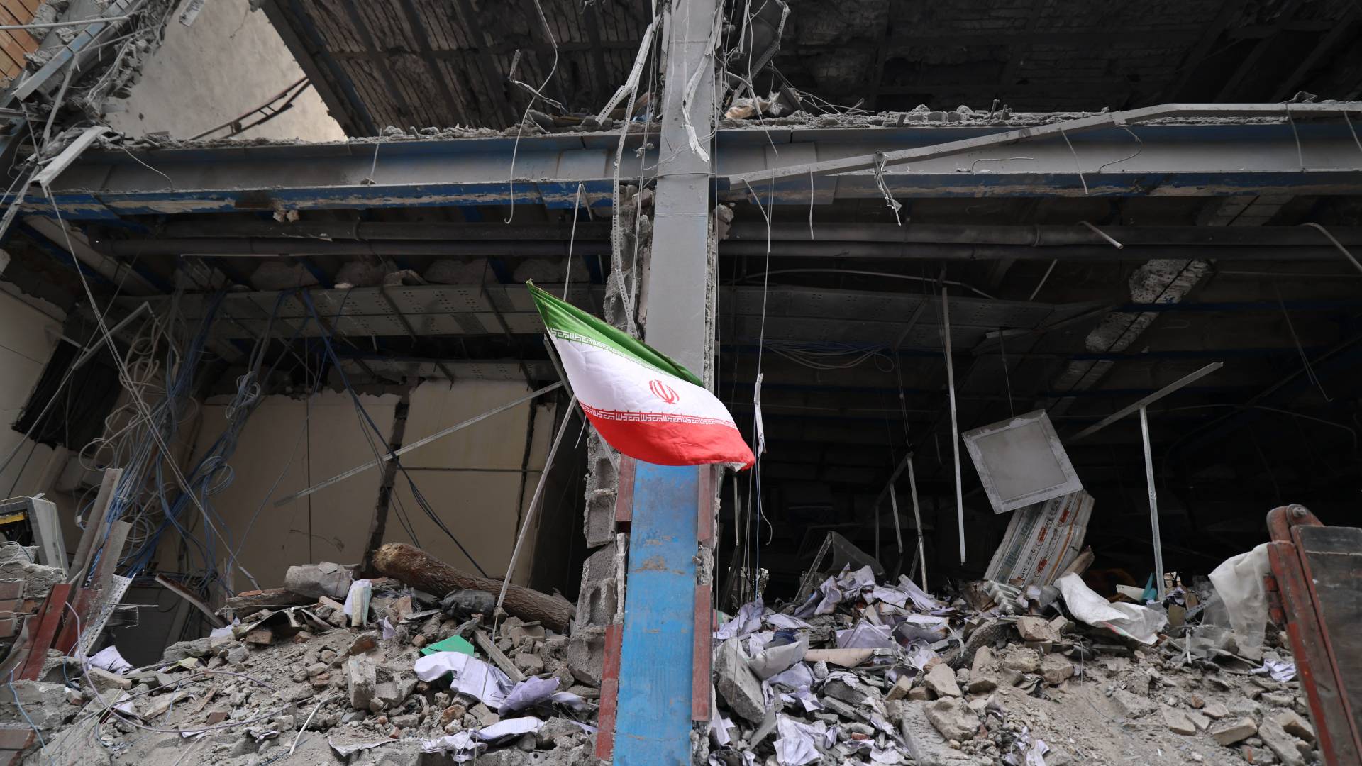 القصف على طهران