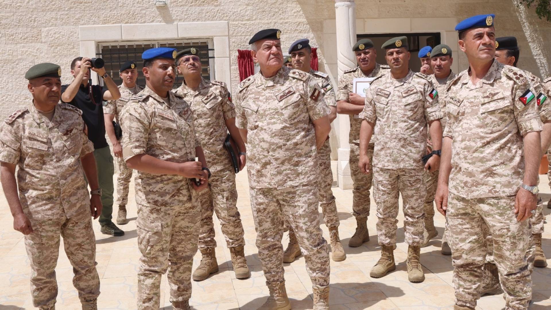 رئيس هيئة الأركان المشتركة اللواء الركن يوسف أحمد الحنيطي يزور المنطقة الشمالية