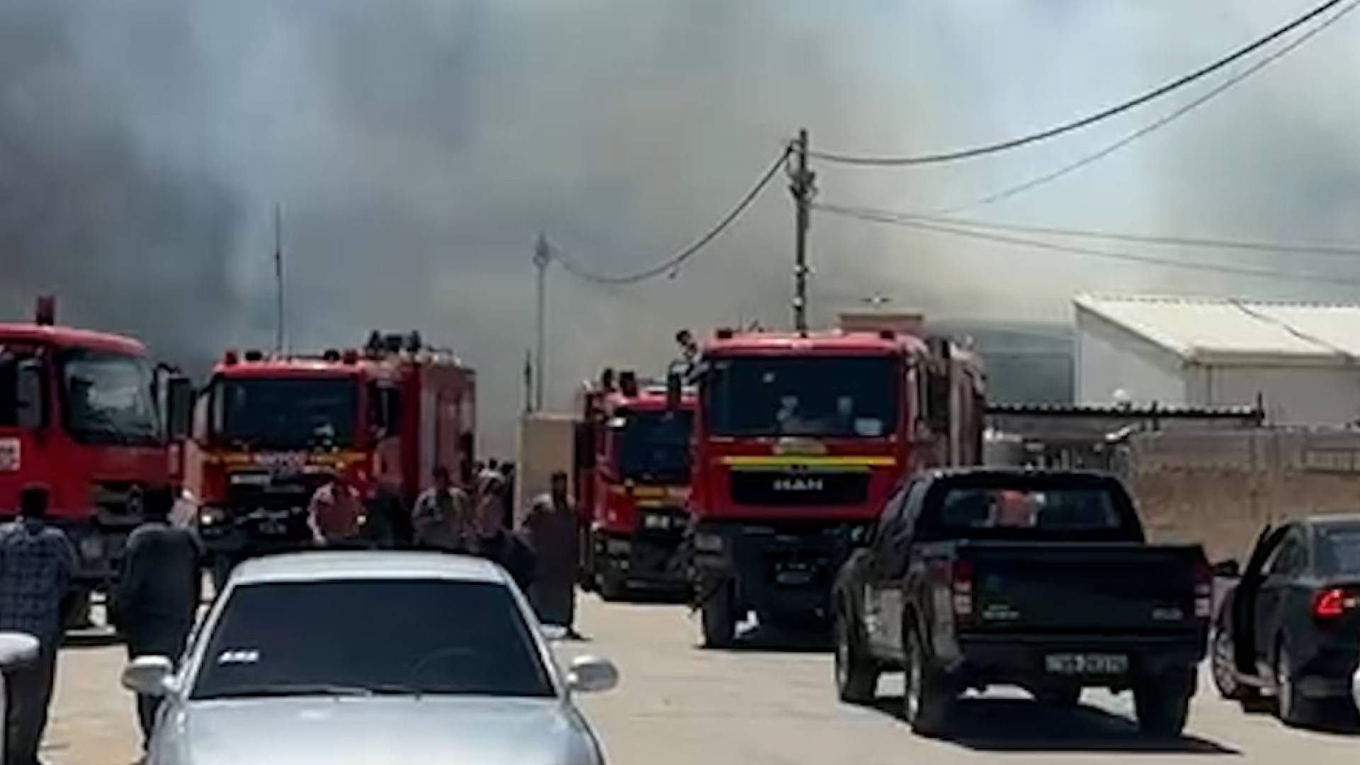 مراسل "رؤيا": اندلاع حريق ضخم في مصنع للكرتون في المنطقة الصناعية بالمفرق