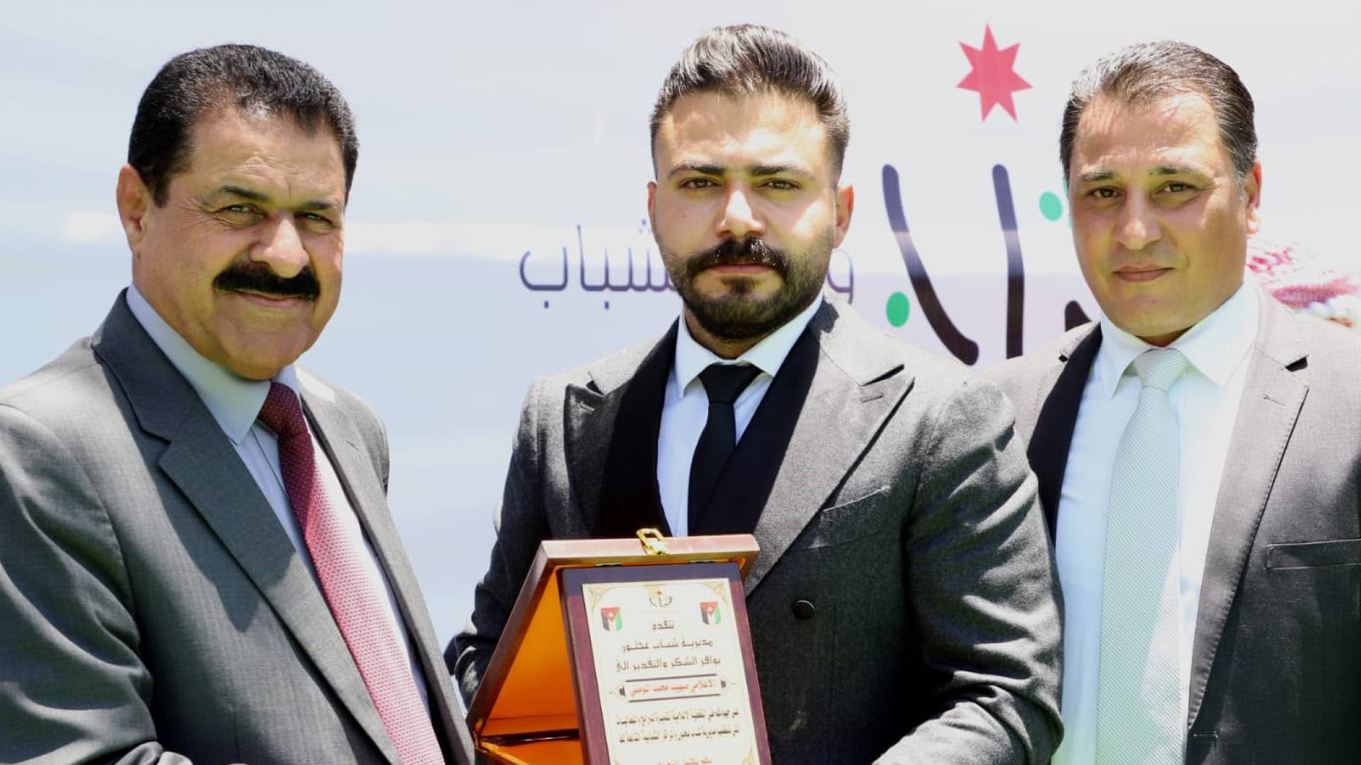 تكريم قناة رؤيا عبر مراسلها صهيب المومني