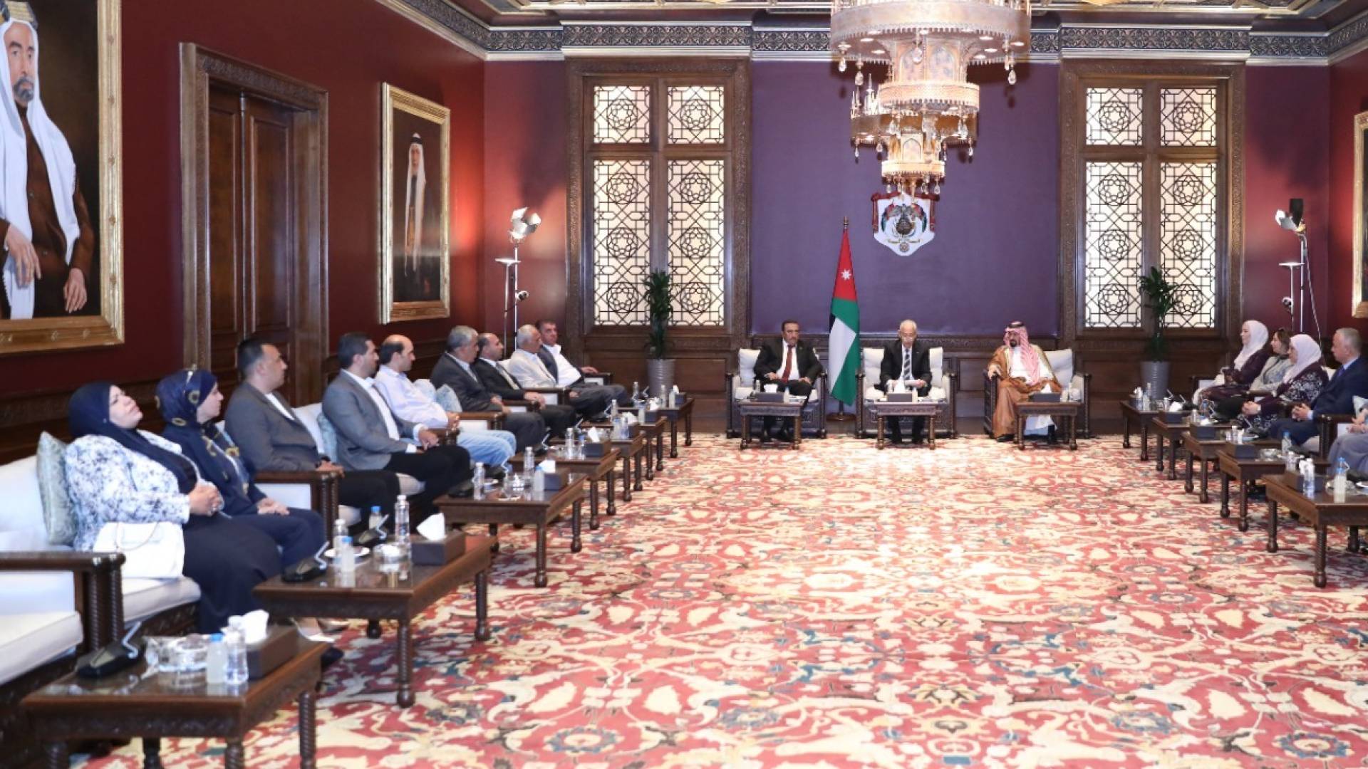 العيسوي يلتقي فعاليات شعبية واكاديمية وطلابية