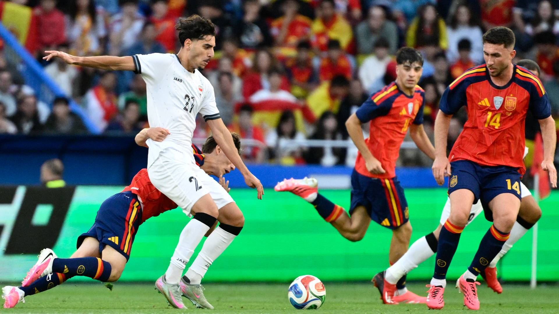 المنتخب العراقي والإسباني