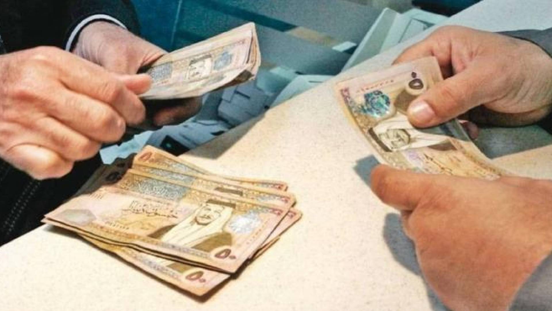 رئيس الوزراء يوجه بزيادة شهرية 30 دينارا للموظفين المدنيين والعسكريين لمن يقل راتبه عن 600 دينار في موازنة الدولة 2027