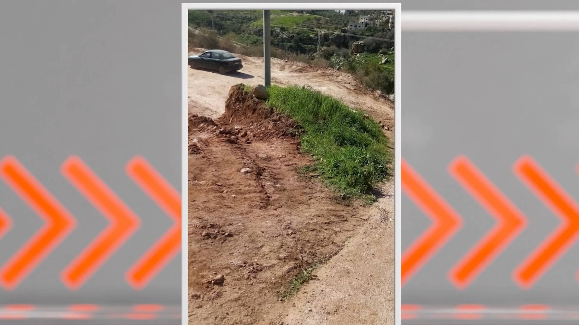 مواطن يطالب بنقل عمود كهرباء يشكل عائقا ويناشد الجهات المعنية .. و"الكهرباء الوطنية" توضح آلية النقل