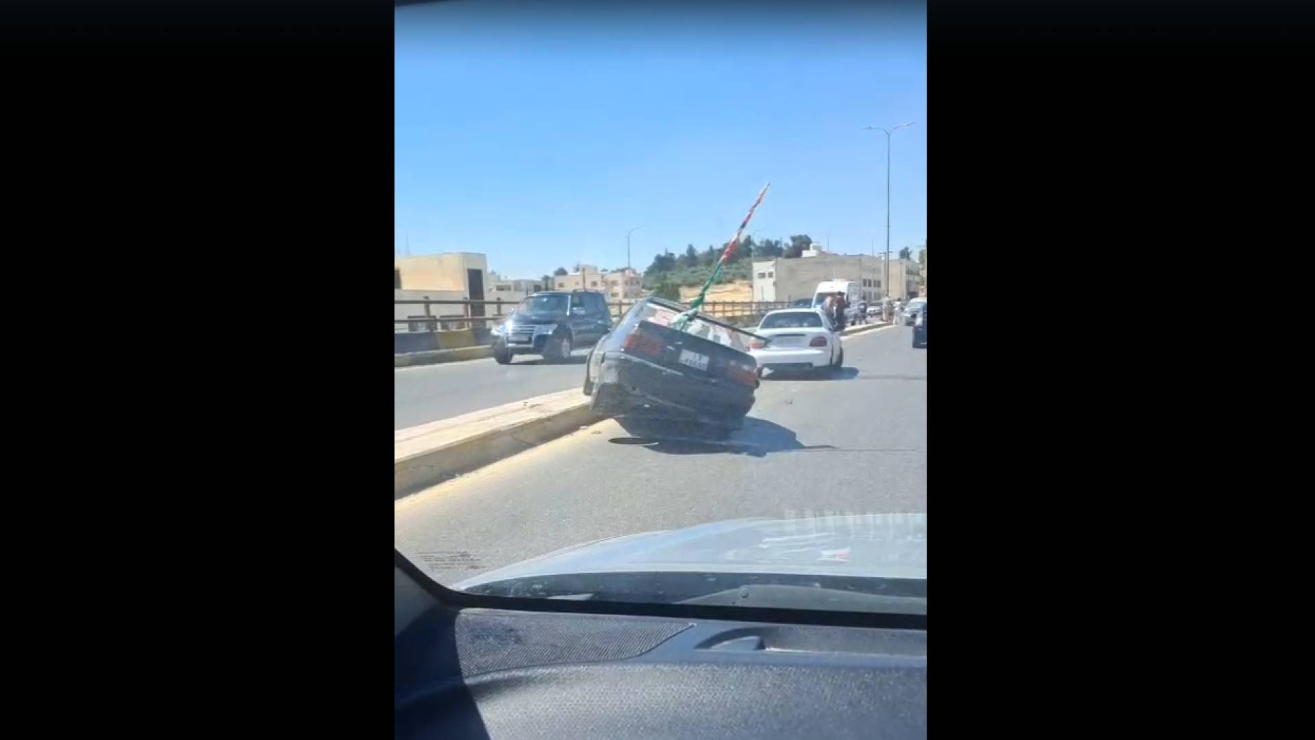 حادث تصادم بين 3 مركبات على جسر ناعور