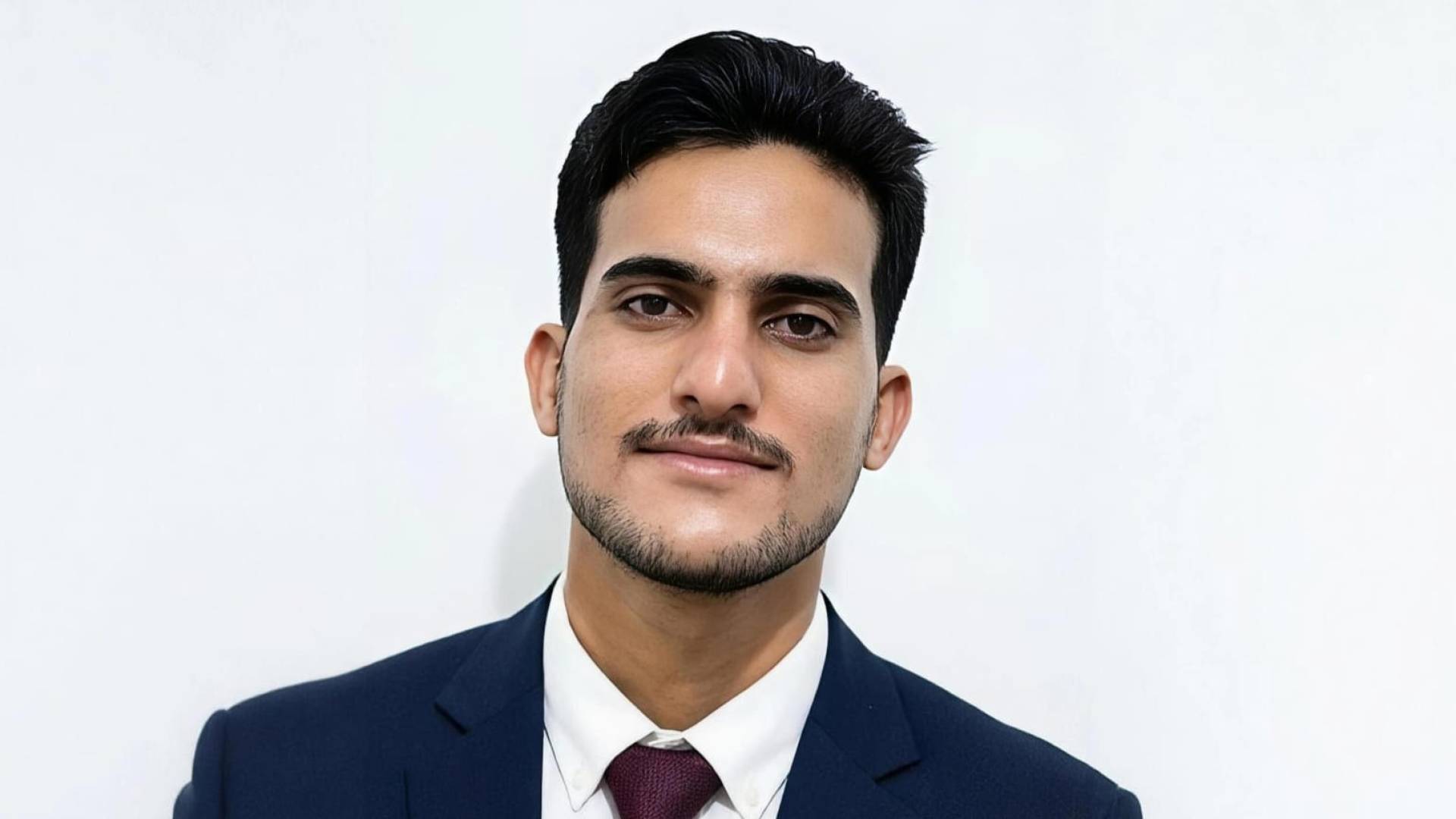 أحمد حمد رجب، خبير تكنولوجيا المعلومات