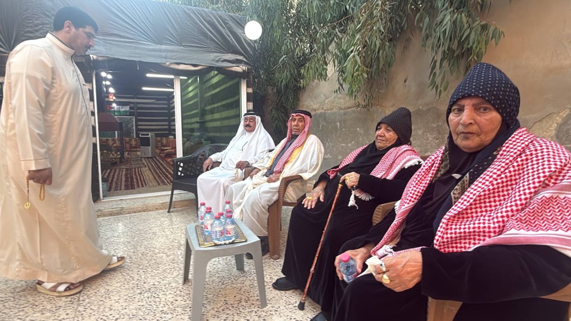 "النشامى في قلوب البيوت".. عائلة أردنية تخطف الأنظار بطريقتها الخاصة في دعم المنتخب