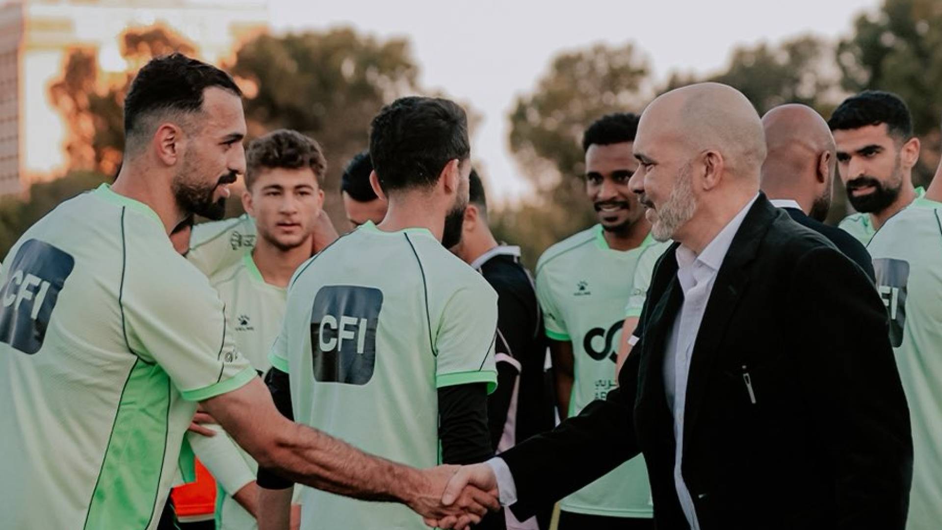 الأمير علي بن الحسين مع لاعبي منتخب النشامى