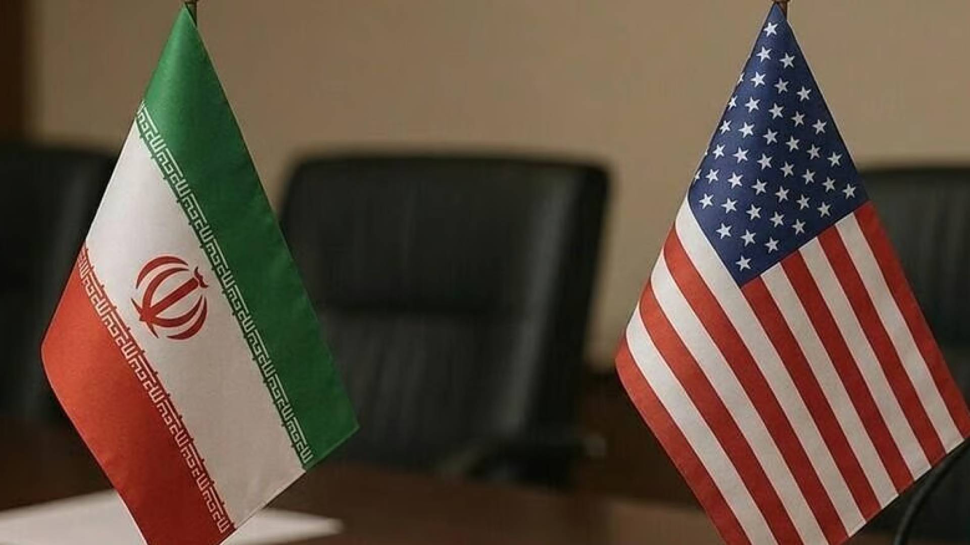 علم أمريكا و ايران