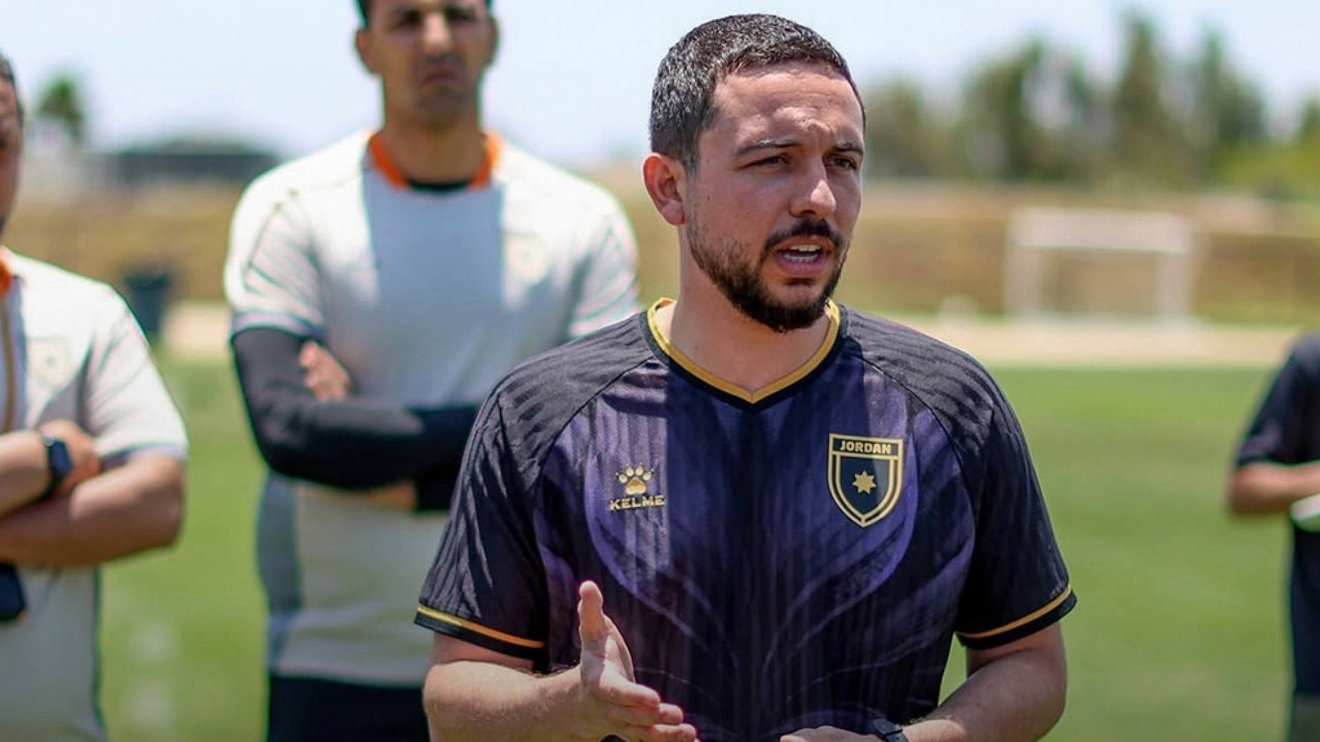 خلال اتصال مرئي.. ولي العهد يجدد ثقته بالنشامى قبل مواجهة الجزائر المونديالية