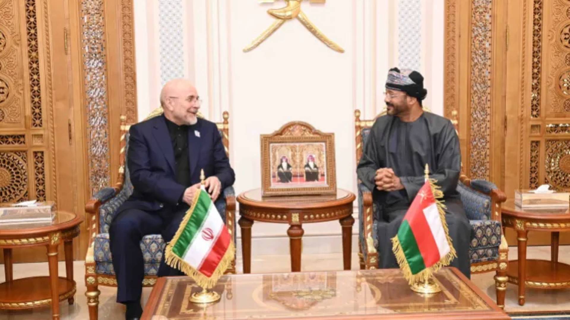 وزير الخارجية العماني، بدر بن حمد البوسعيدي و رئيس مجلس الشورى الإيراني قاليباف