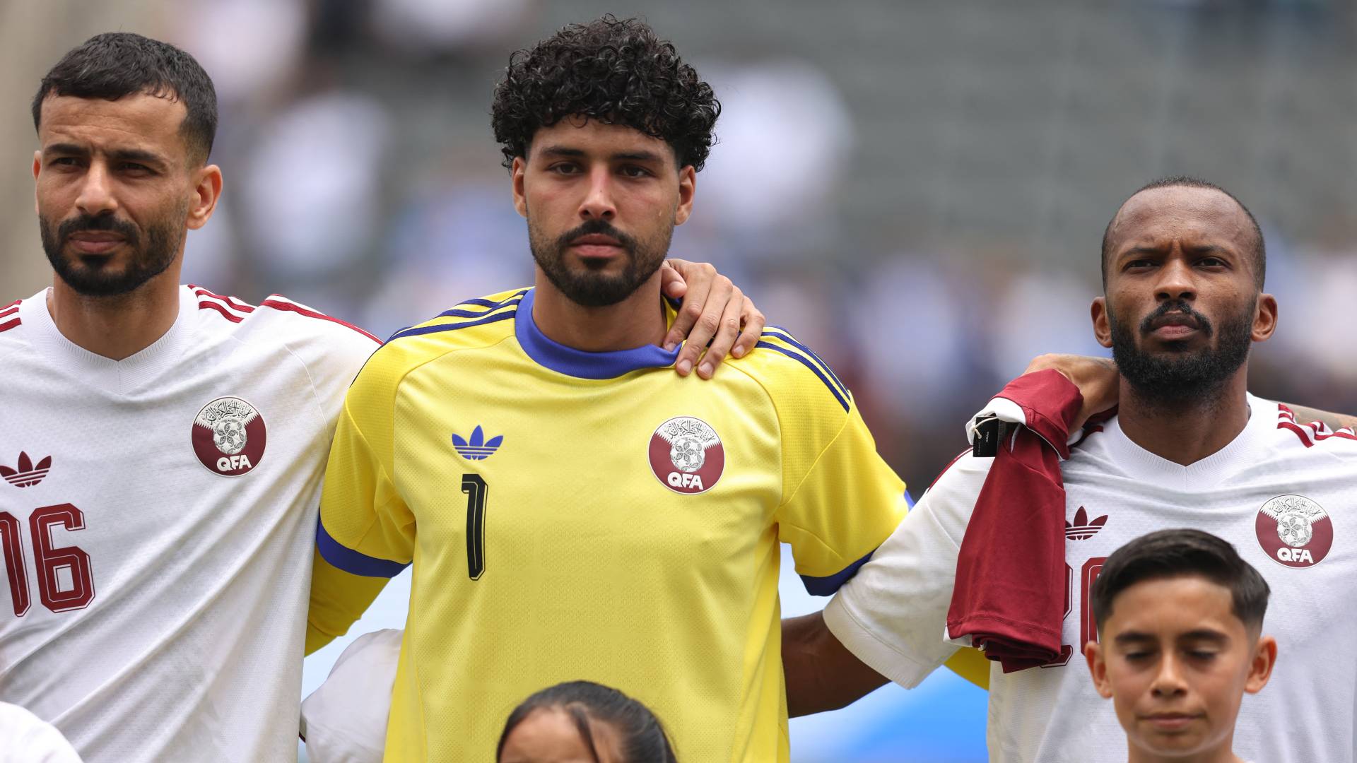 لاعبو قطر قبل مباراة سابقة في المونديال