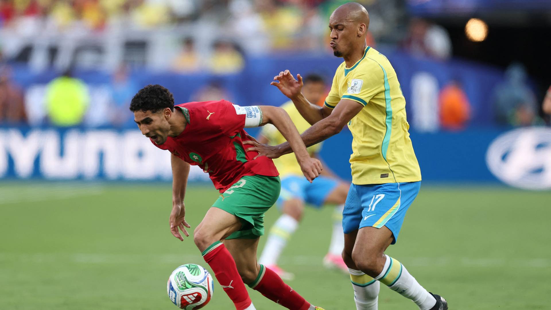 قائد المنتخب المغربي أشرف حكيمي من مواجهة البرازيل في المونديال