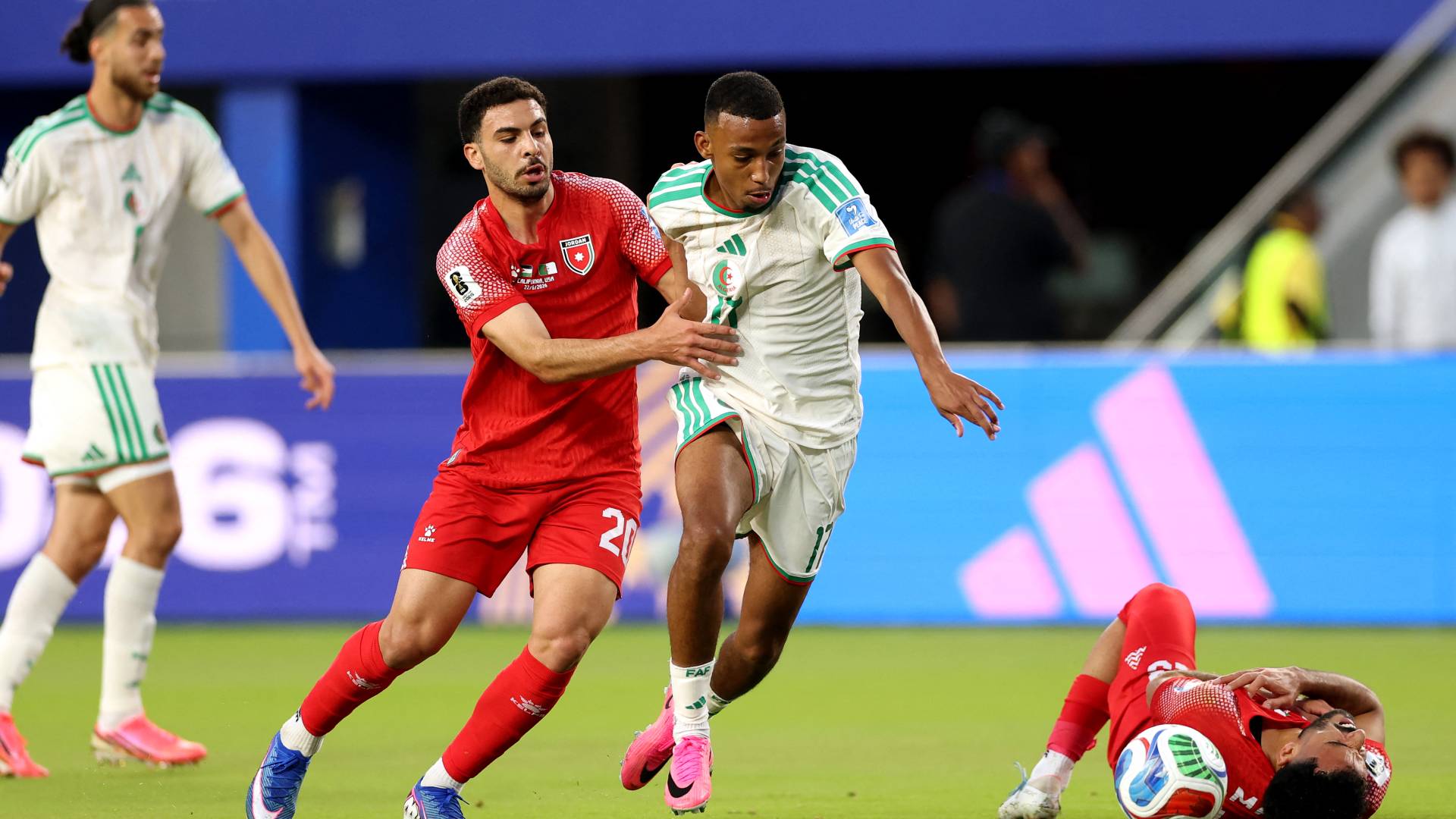 لاعب منتخب النشامى مهند أبو طه