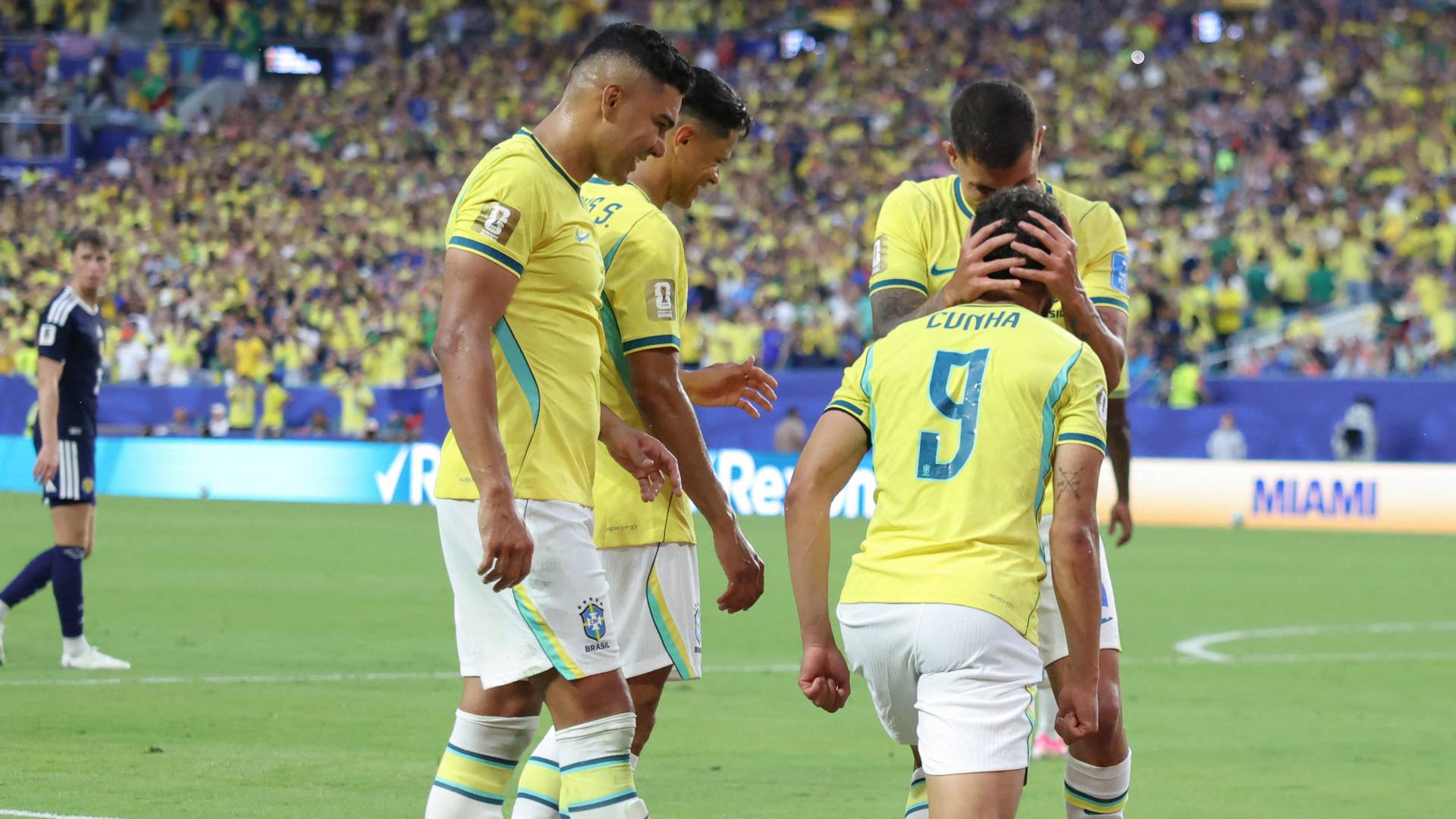 احتفال لاعبي البرازيل